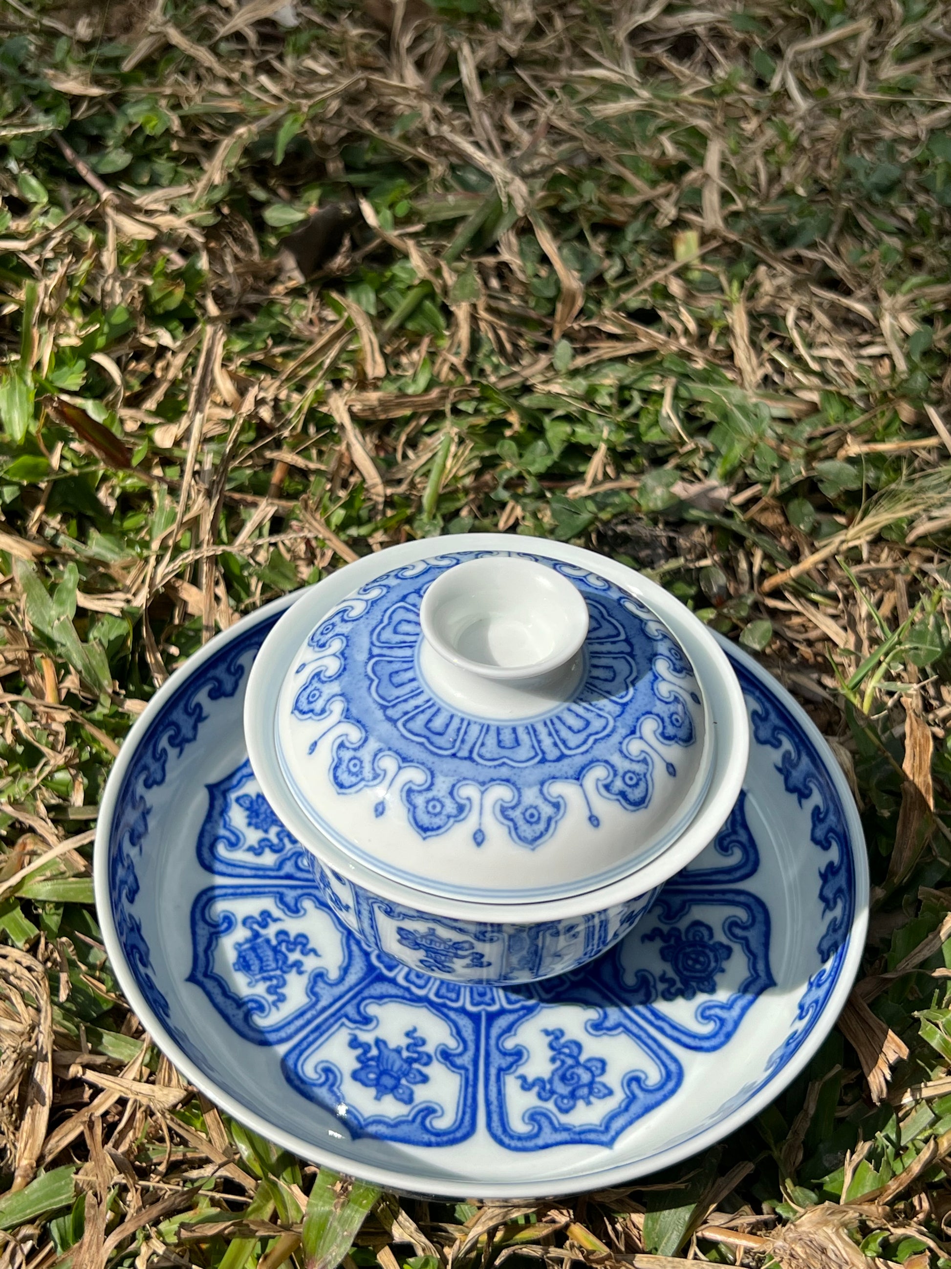 This is a Chinese Jingdezhen blue and white porcelain baoxiang flower teapot gaiwan