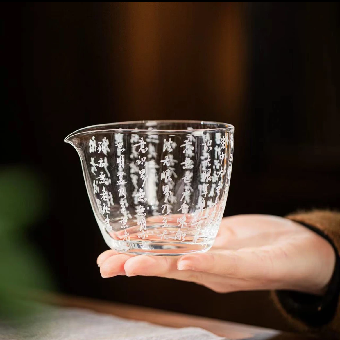 This is a hand engraved heart sutra glass faircup gongdaobei