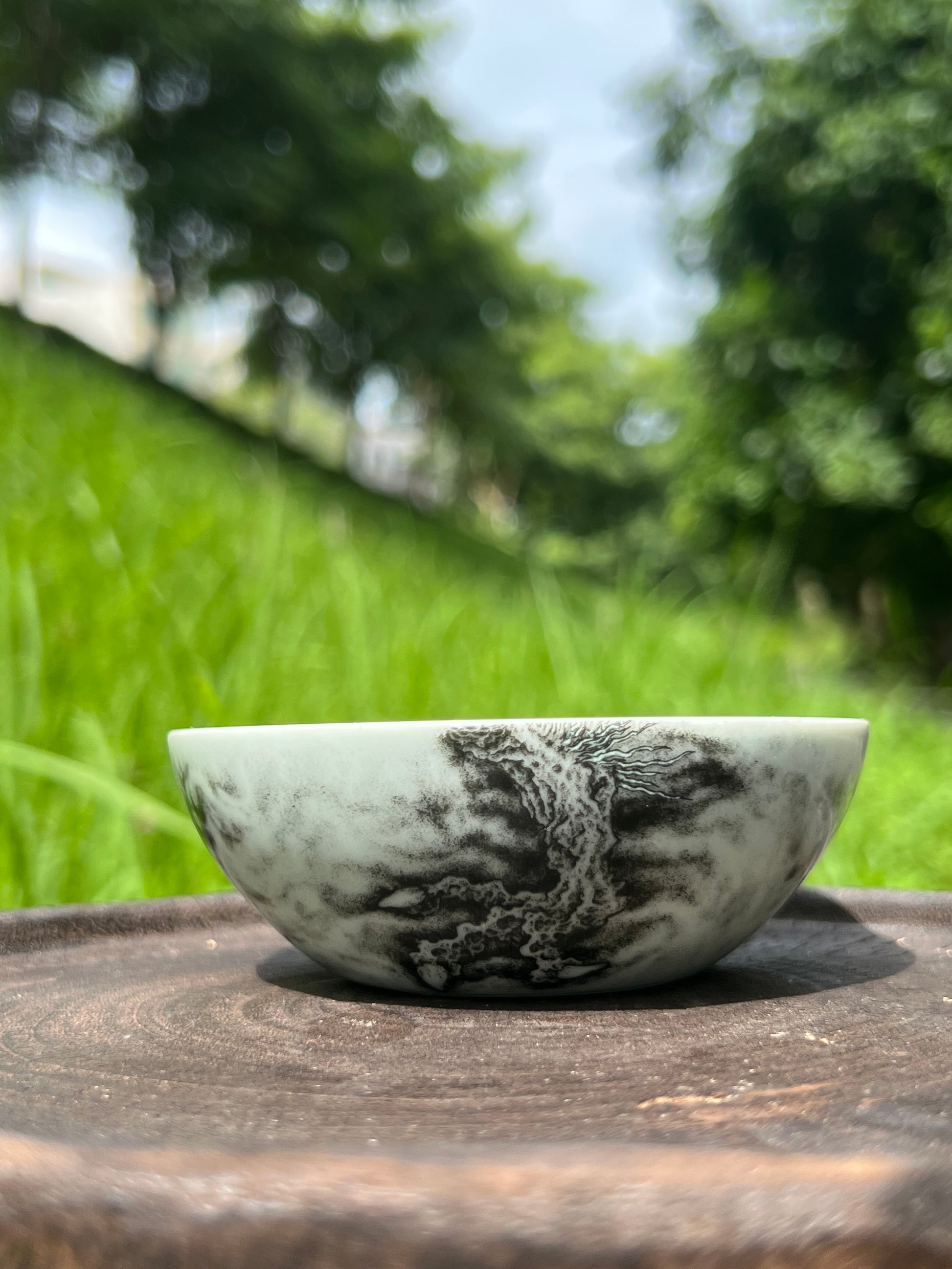 this is a Chinese Jingdezhen dragon teacup.this is a ceramic teacup