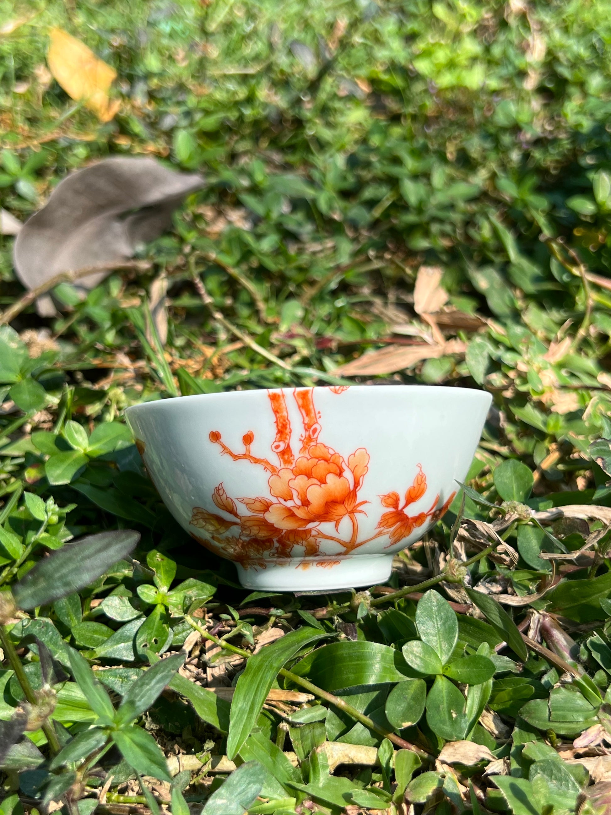 this is a Chinese Jingdezhen alum red peony flower teacup