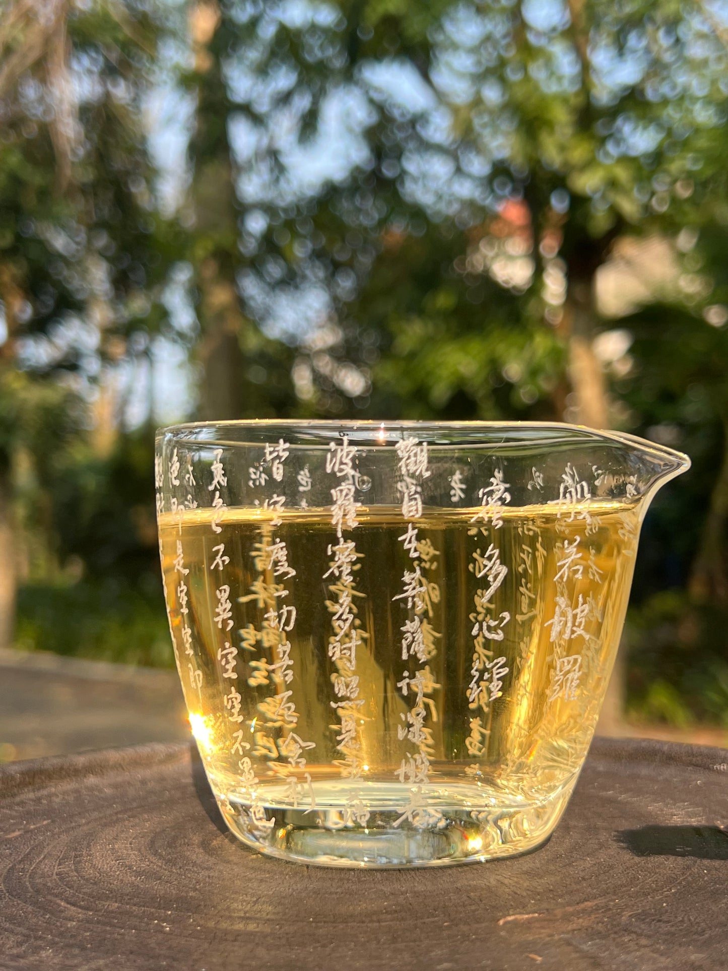 This is a hand engraved heart sutra glass faircup gongdaobei