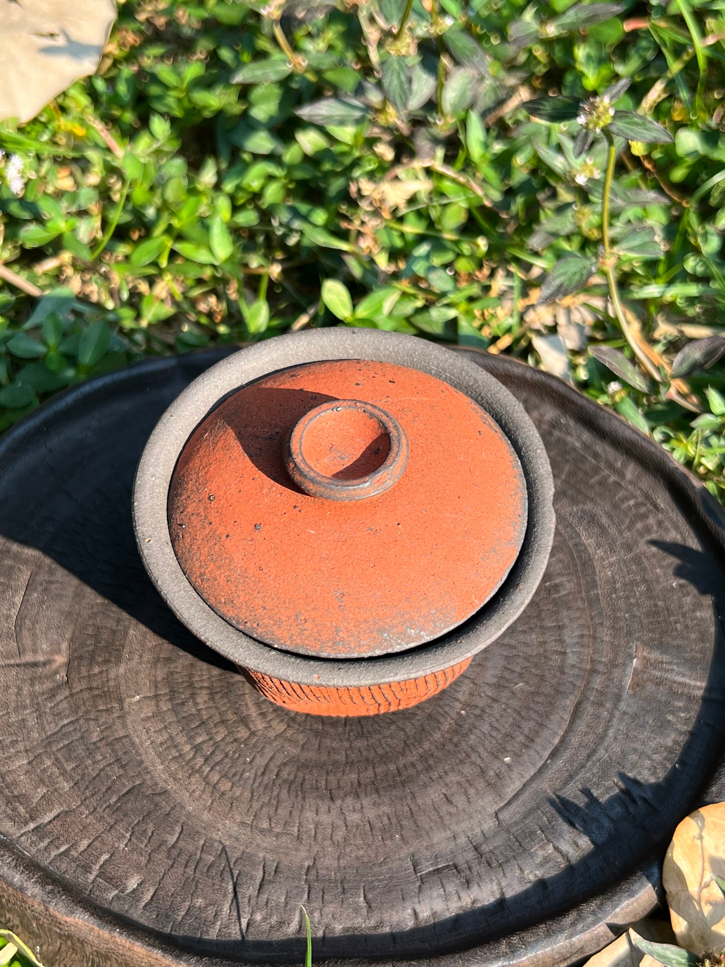 This is a pottery teapot.this is a pottery gaiwan