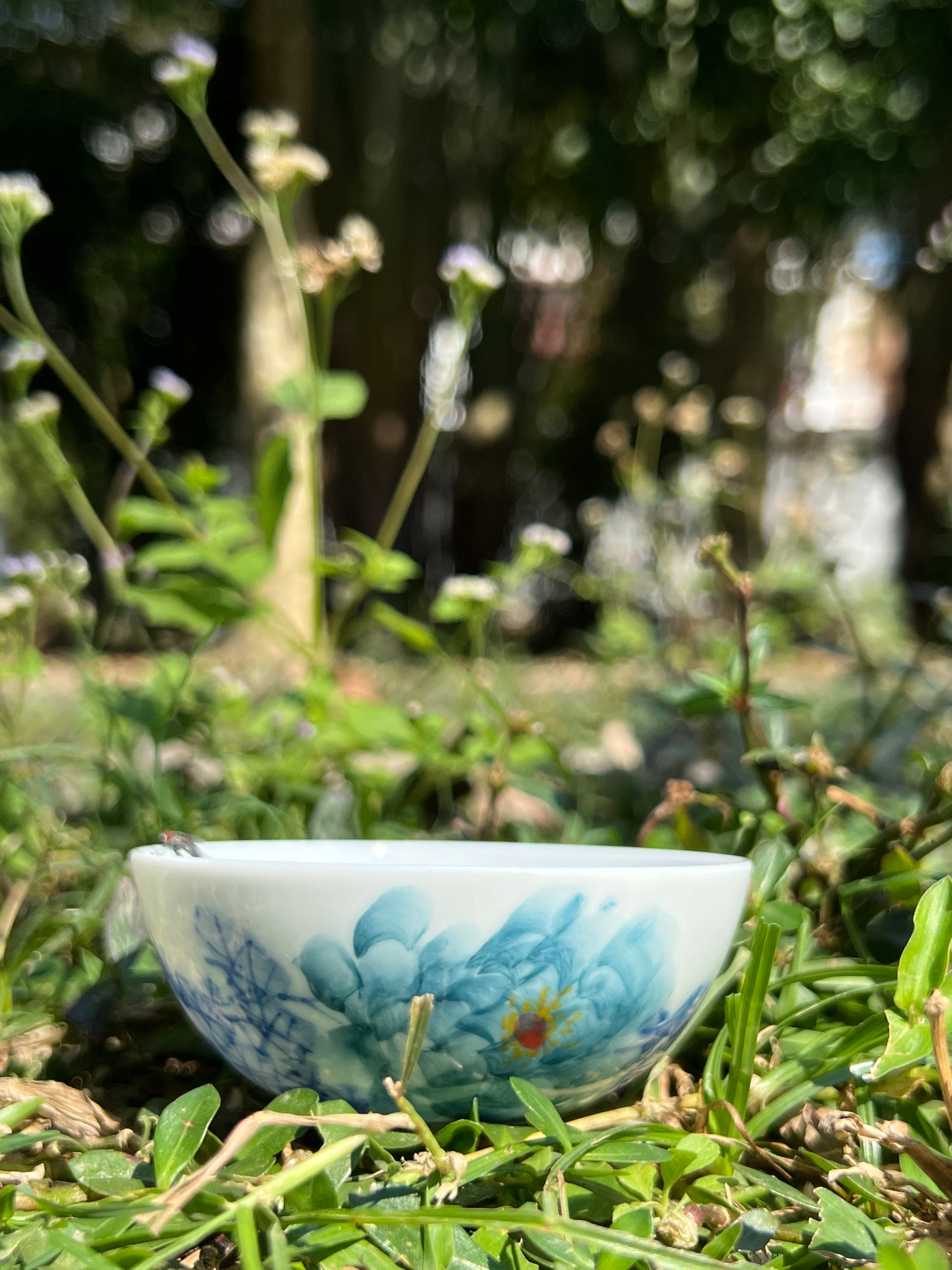 This is a Chinese Jingdezhen blue and white porcelain peony flower teacup