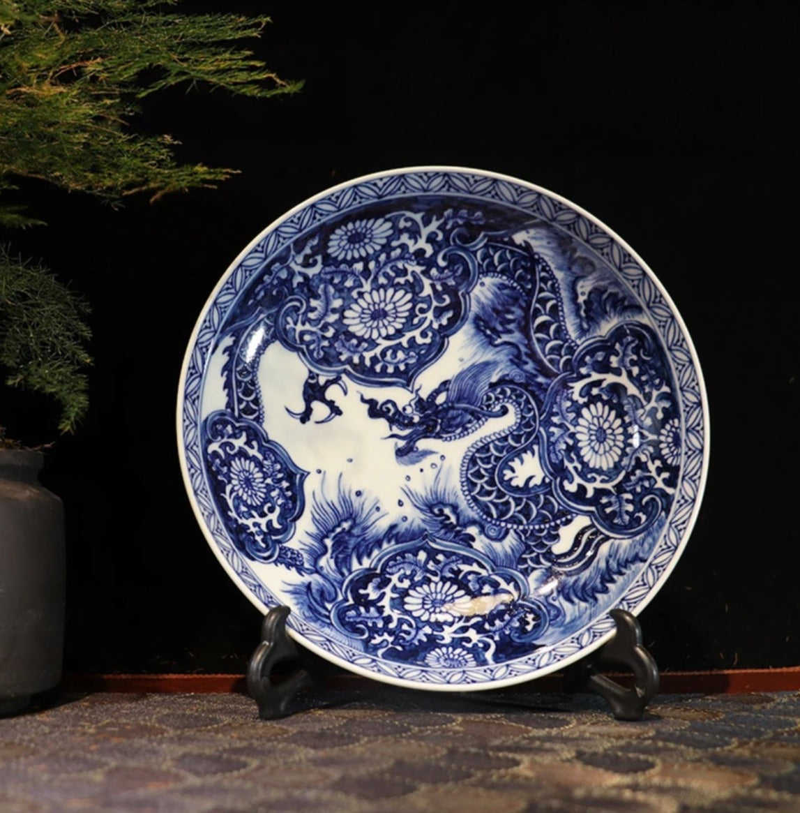 This is a Chinese Jingdezhen blue and white porcelain dragon teapot gaiwan