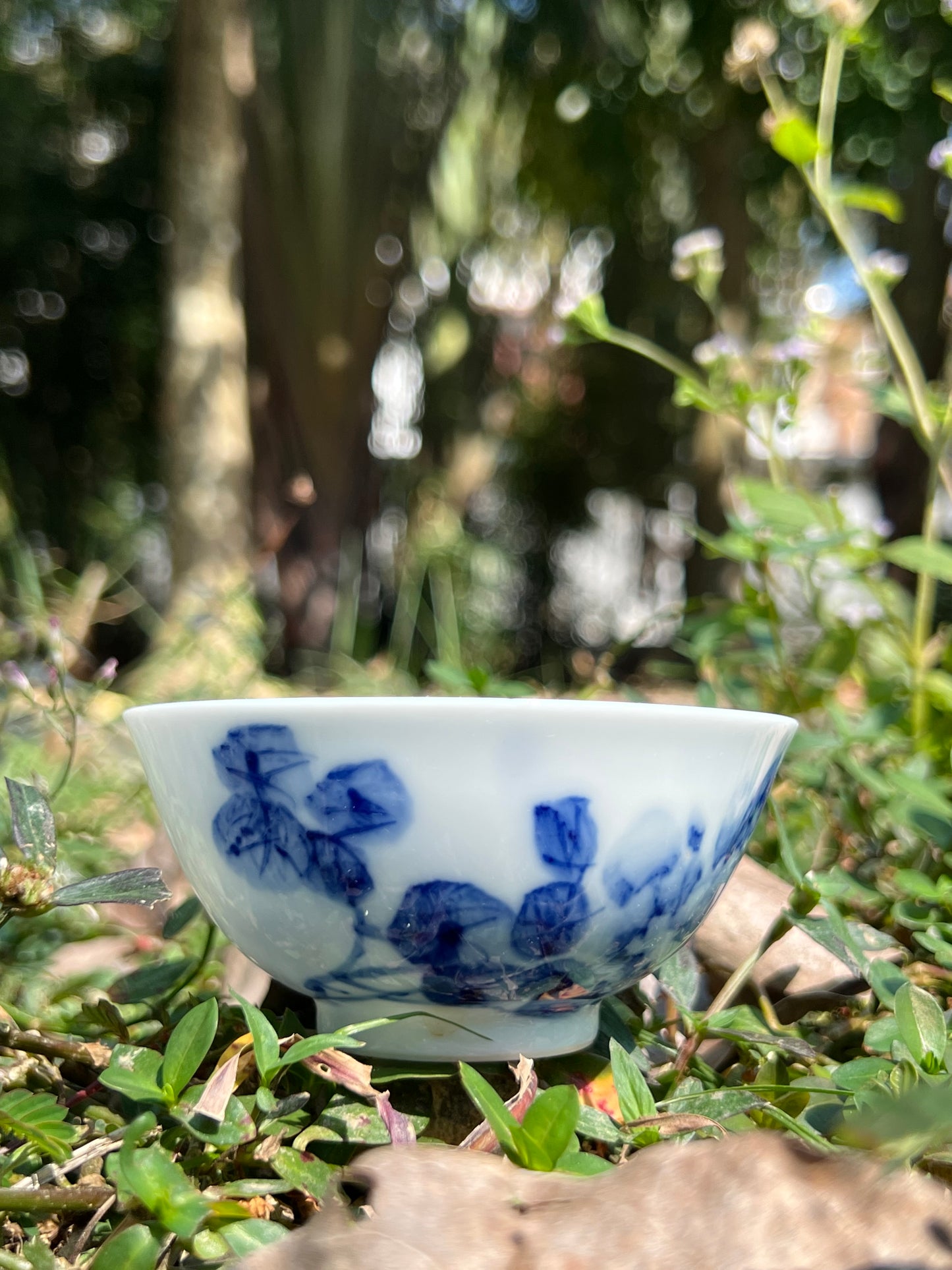 This is a Chinese Jingdezhen blue and white porcelain landscape teacup