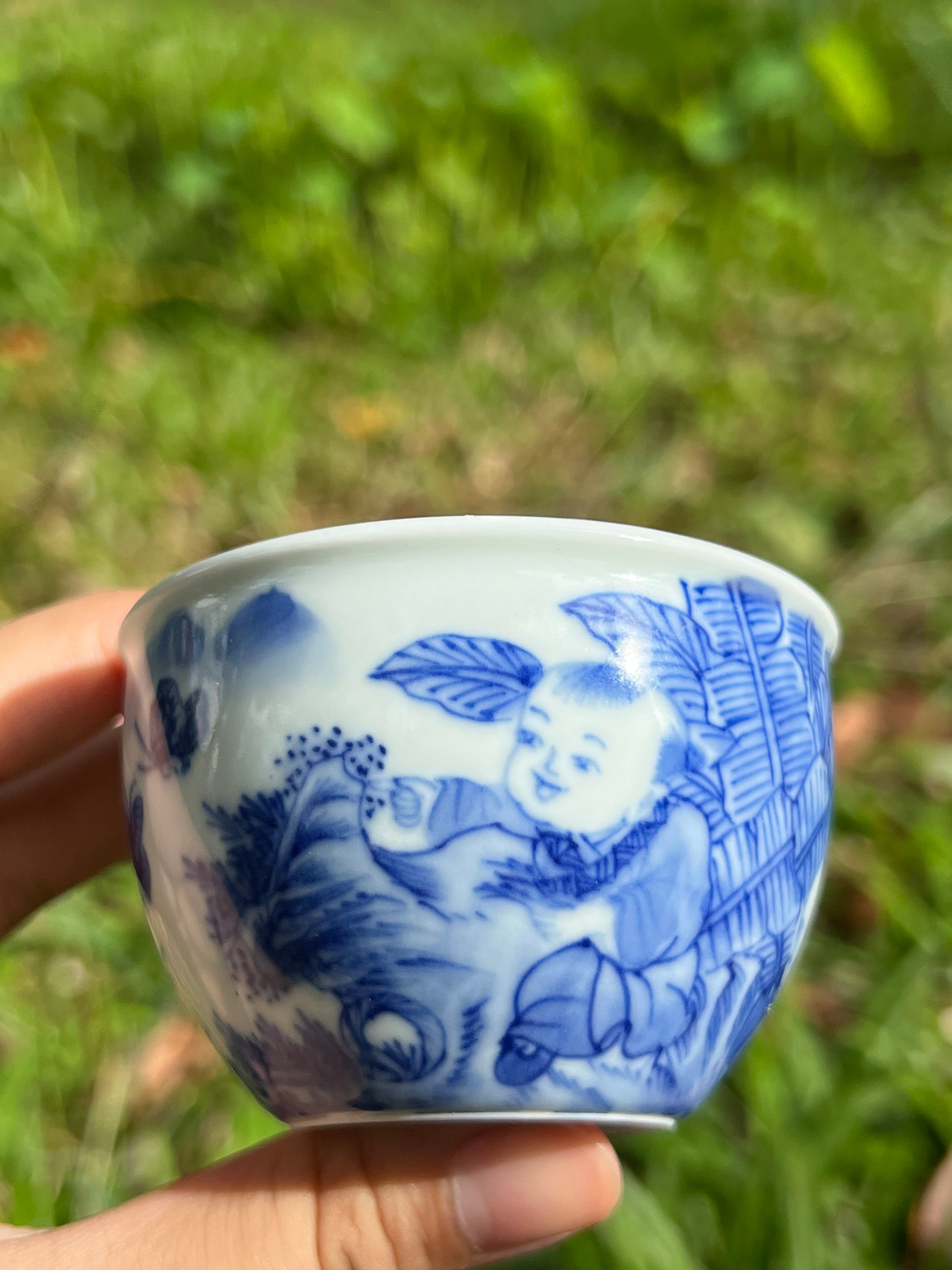 this is Chinese Jingdezhen blue and white porcelain teacup. this is a ceramic teacup