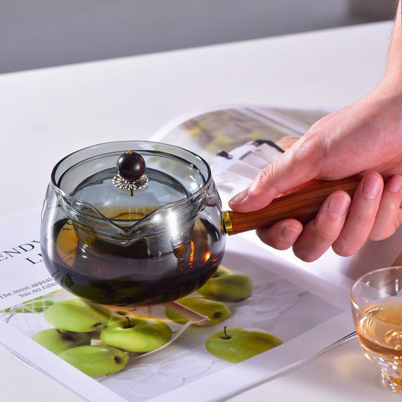 This is a glass teapot. This is a glass kettle