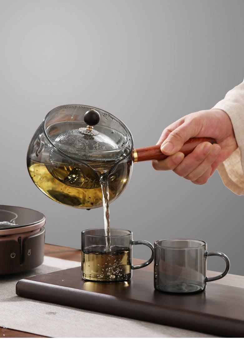 This is a glass teapot. This is a glass kettle