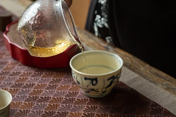 This is a teapot This is a porcelain teapot.This is a ceramic teapot