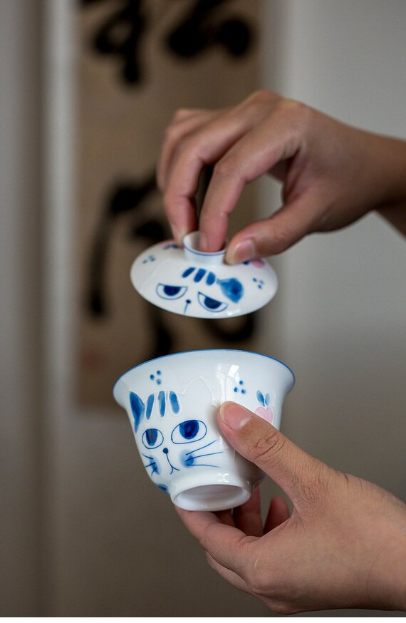 This is a ceramic teapot.this is a ceramic gaiwan