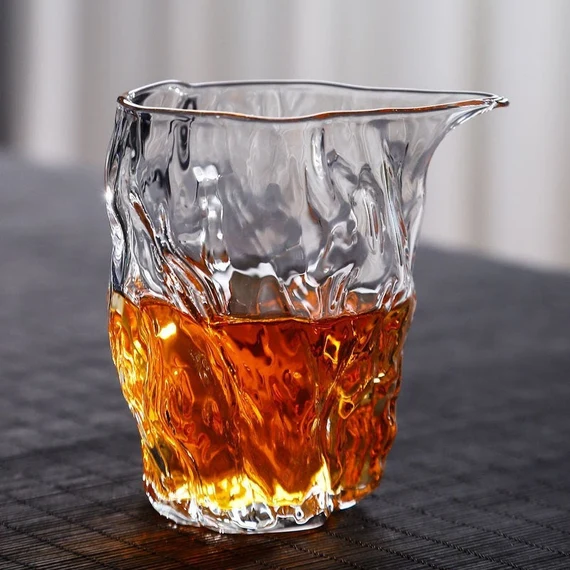 This is a glass faircup gongdaobei