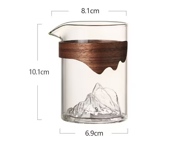 This is a glass faircup gongdaobei