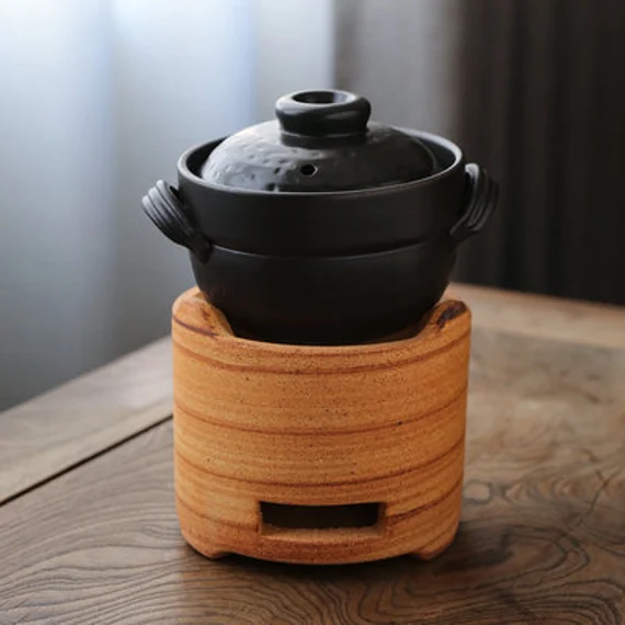 this is a pottery cooking pot