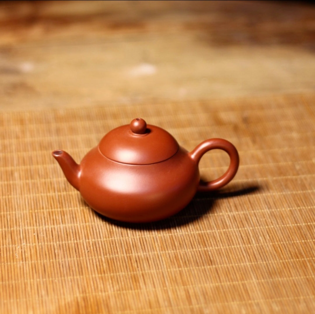 This is a pottery teapot.this is a Zhuni teapot.