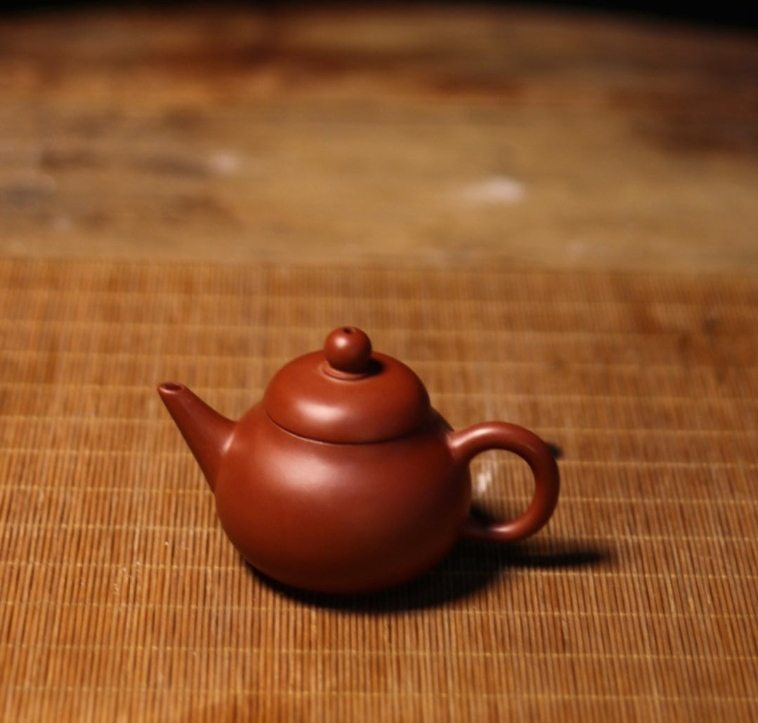 This is a pottery teapot.this is a Zhuni teapot.