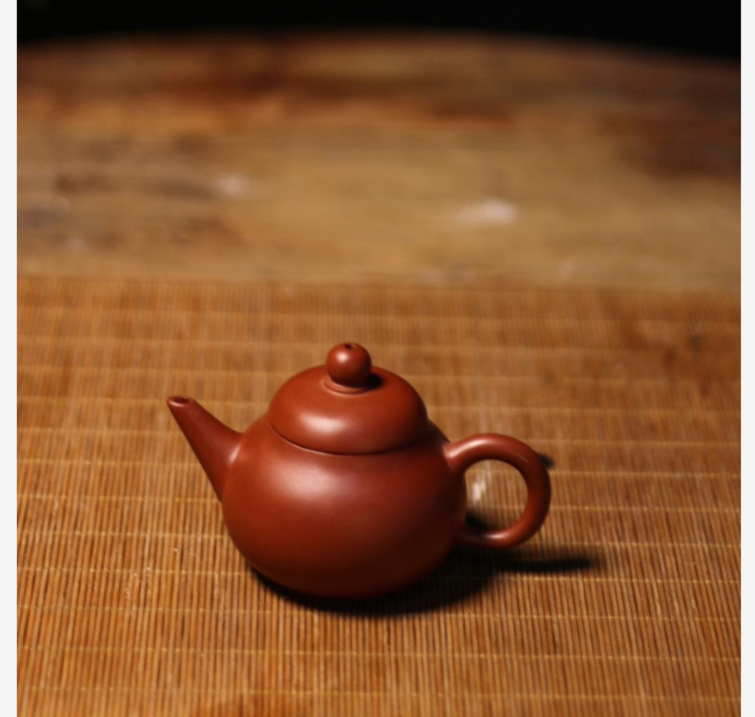 This is a pottery teapot.this is a Zhuni teapot.