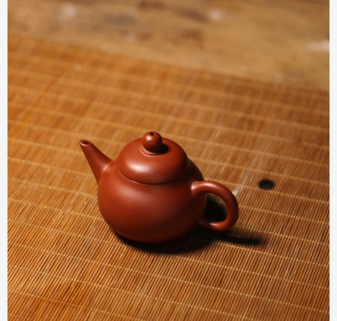 This is a pottery teapot.this is a Zhuni teapot.