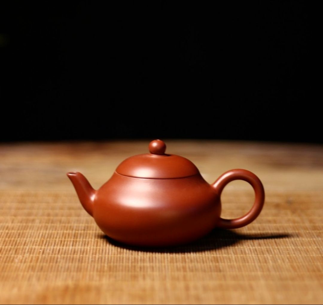 This is a pottery teapot.this is a Zhuni teapot.