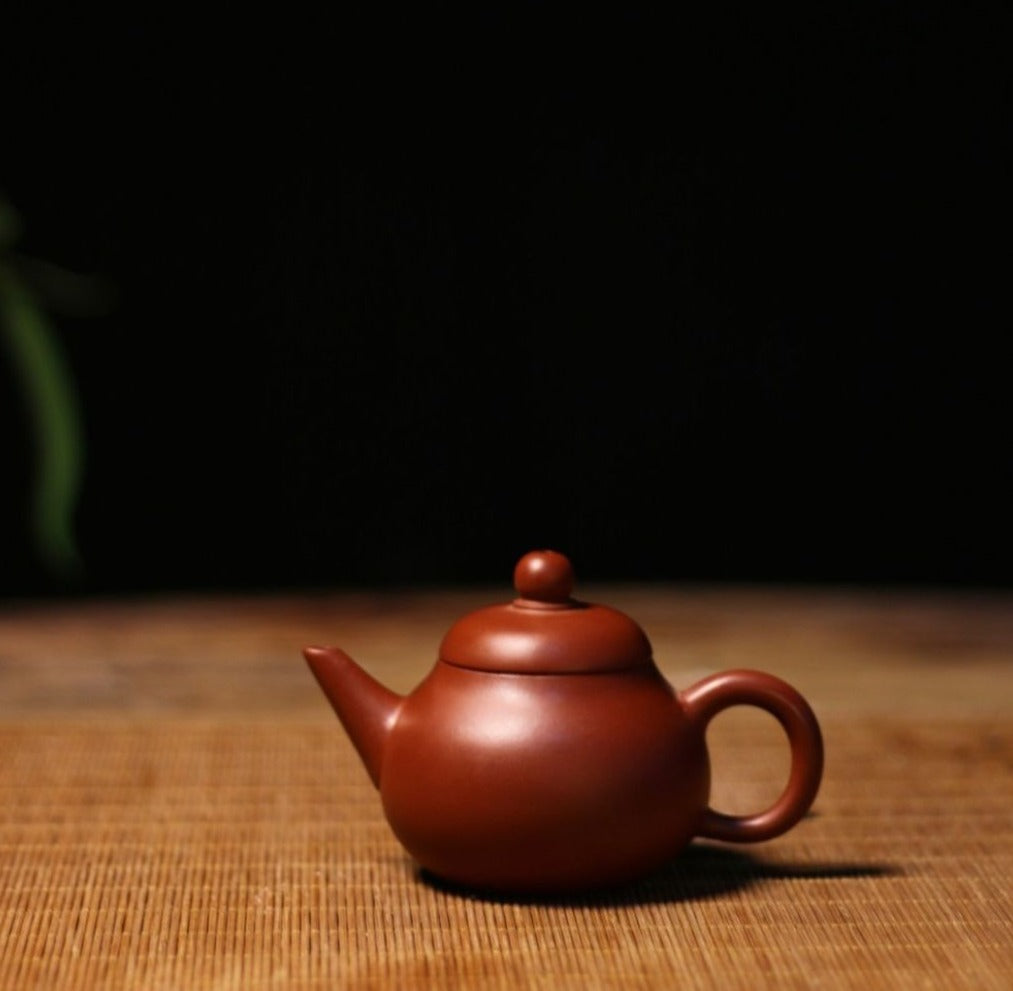 This is a pottery teapot.this is a Zhuni teapot.