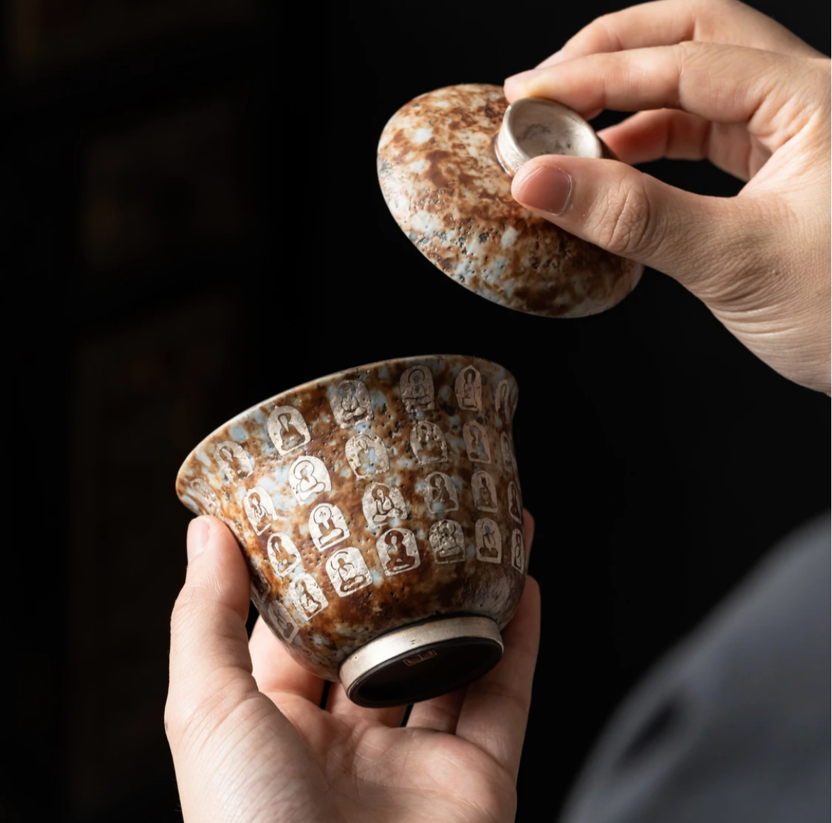 This is a pottery teapot.this is a pottery gaiwan