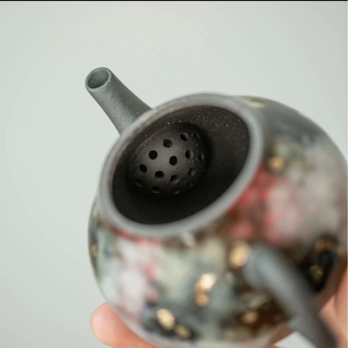 This is a shino ware teapot.this is a shinoyaki teapot