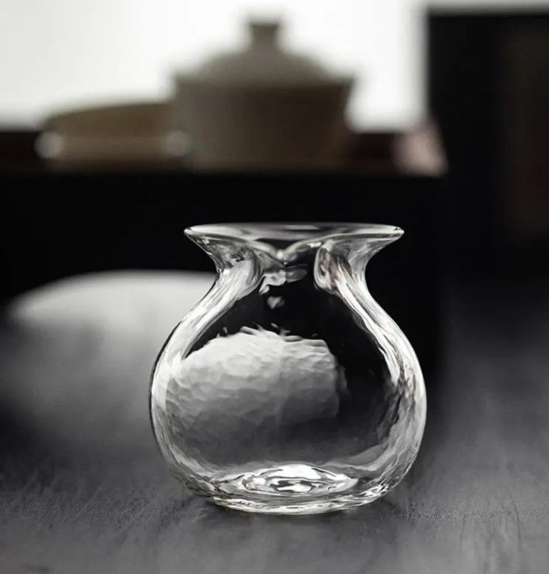 This is a transparent glass faircup gongdaobei