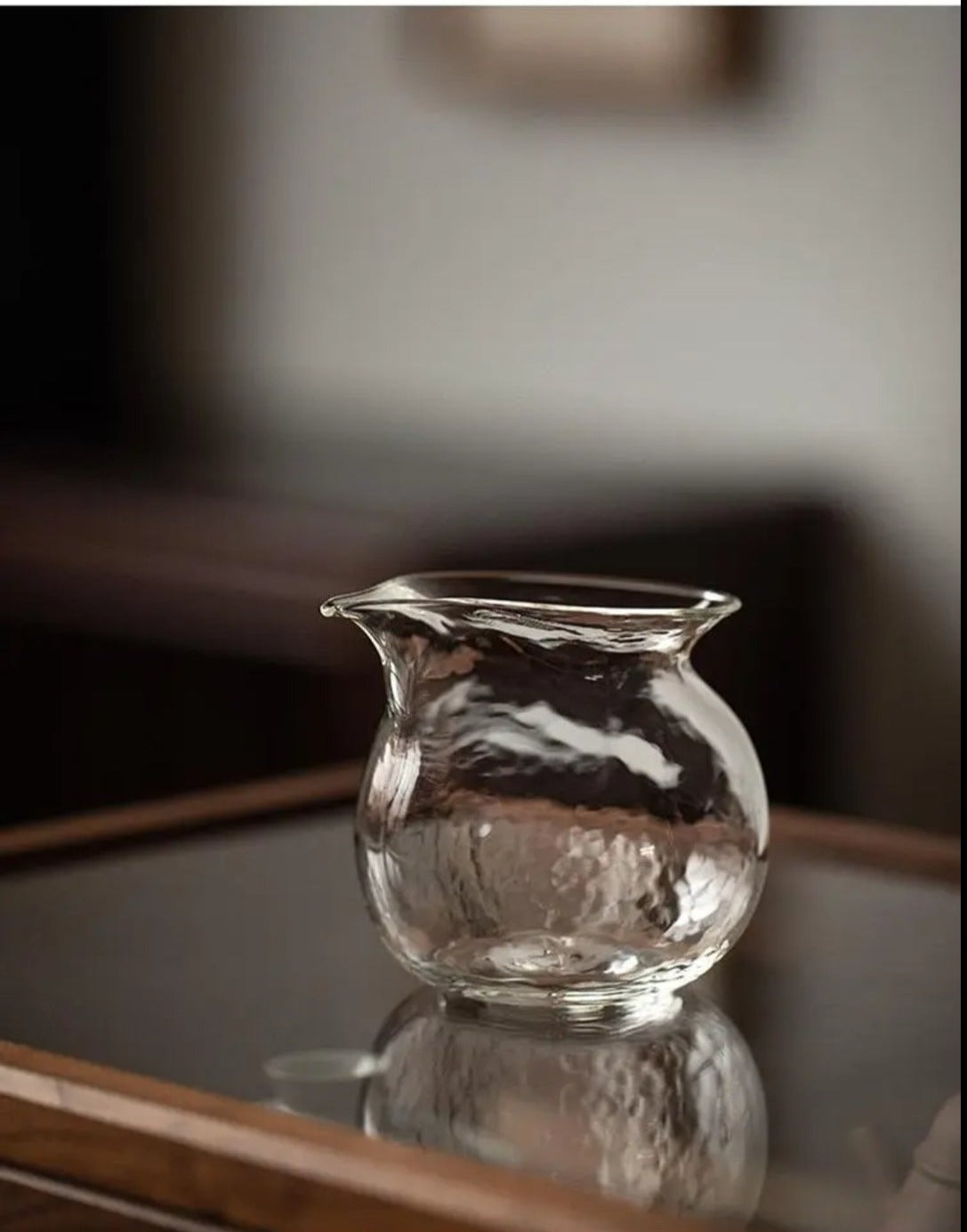 This is a transparent glass faircup gongdaobei