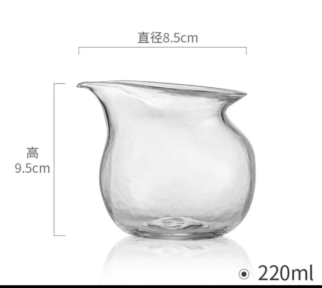 This is a transparent glass faircup gongdaobei