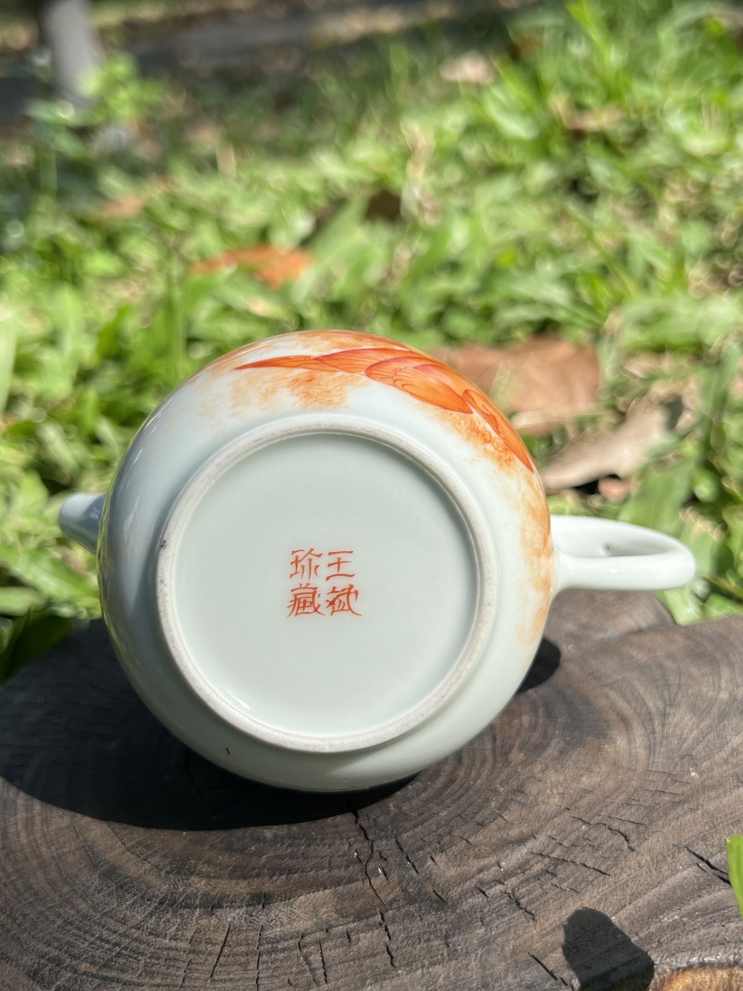 this is a Chinese Jingdezhen alum red phoenix teapot.this is a ceramic teapot