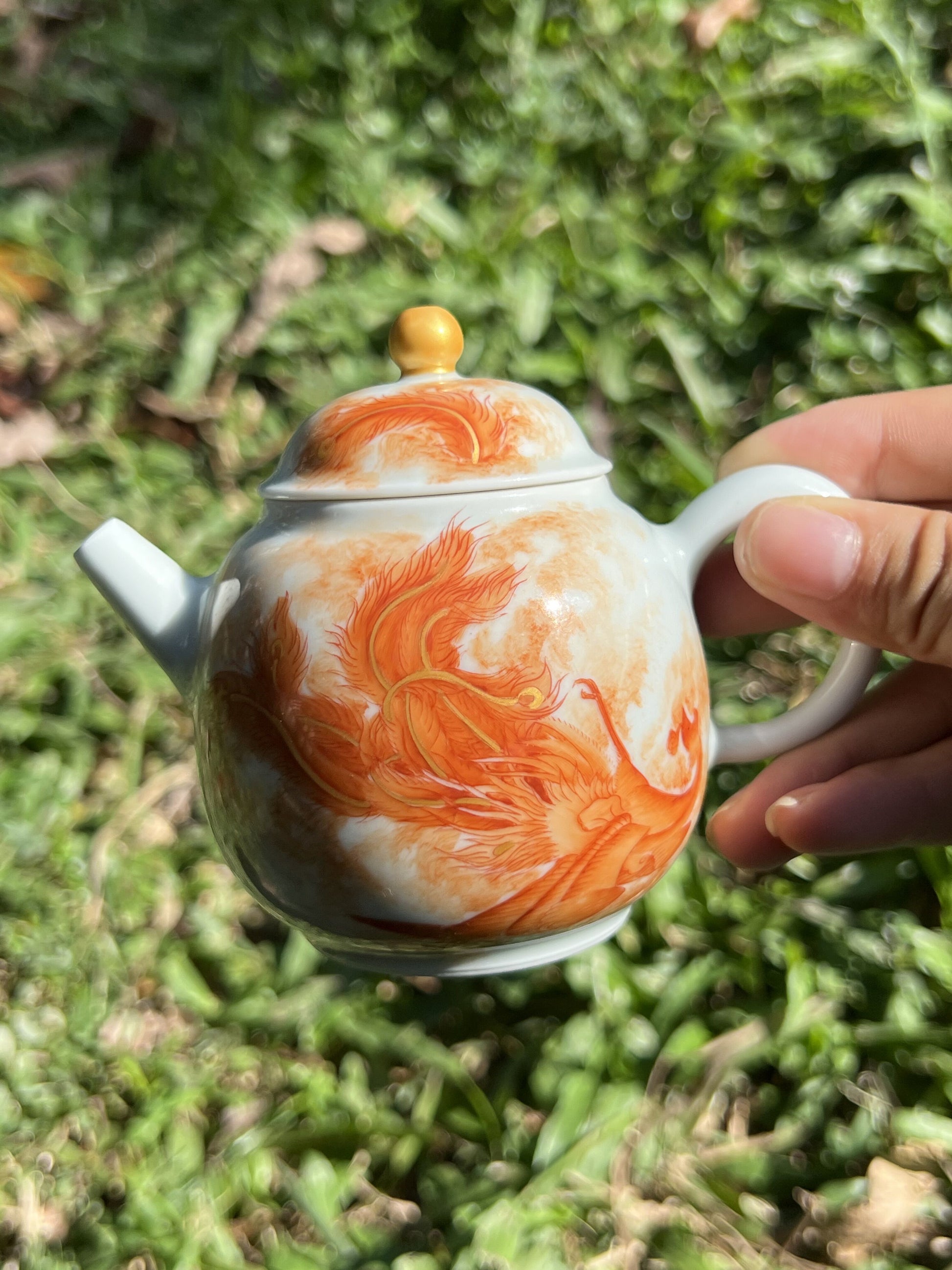 this is a Chinese Jingdezhen alum red phoenix teapot.this is a ceramic teapot