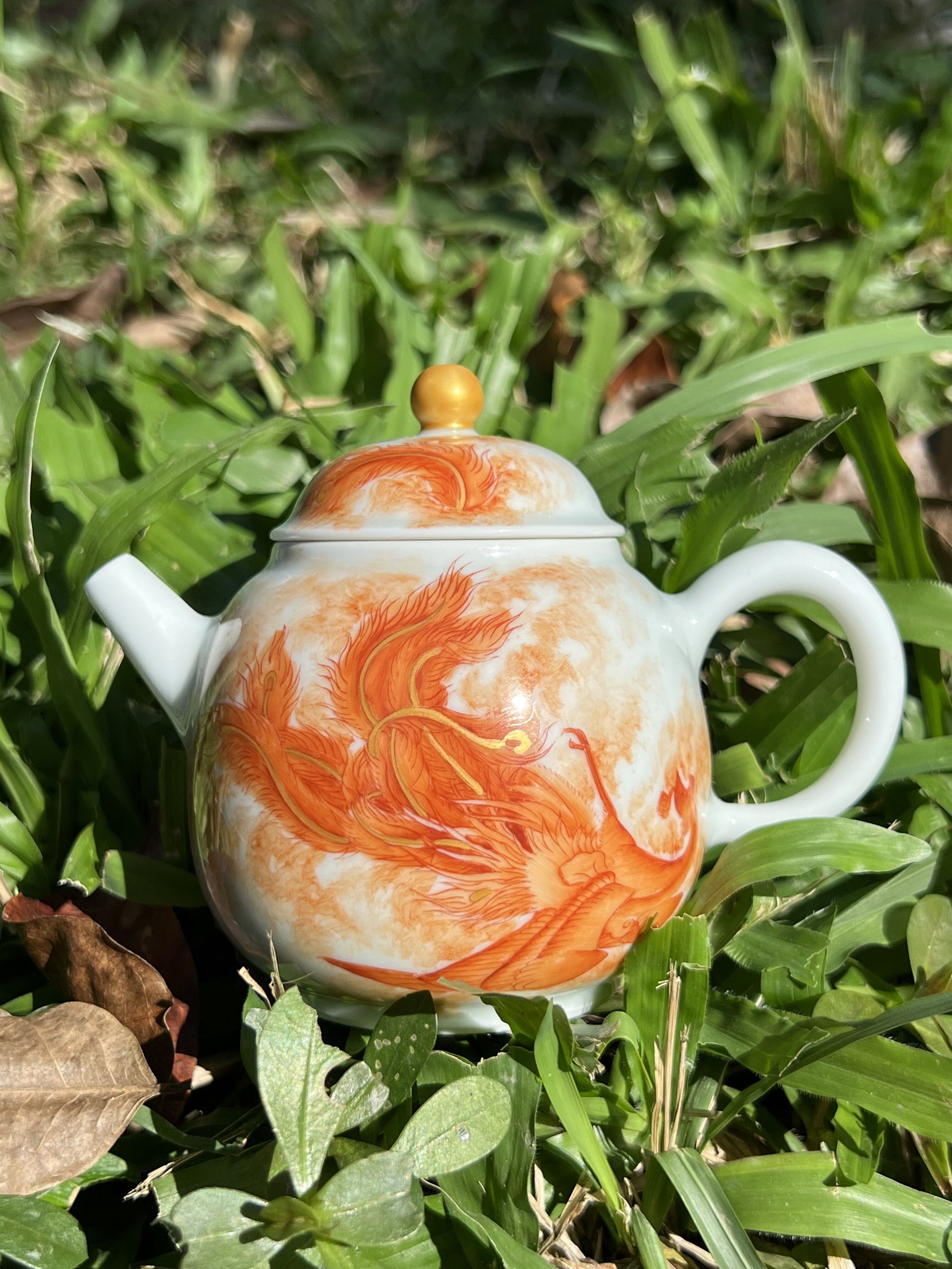 this is a Chinese Jingdezhen alum red phoenix teapot.this is a ceramic teapot