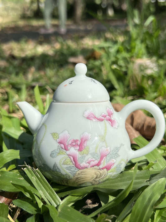 this is a Chinese Jingdezhen pastel porcelain flower teapot.this is a ceramic teapot