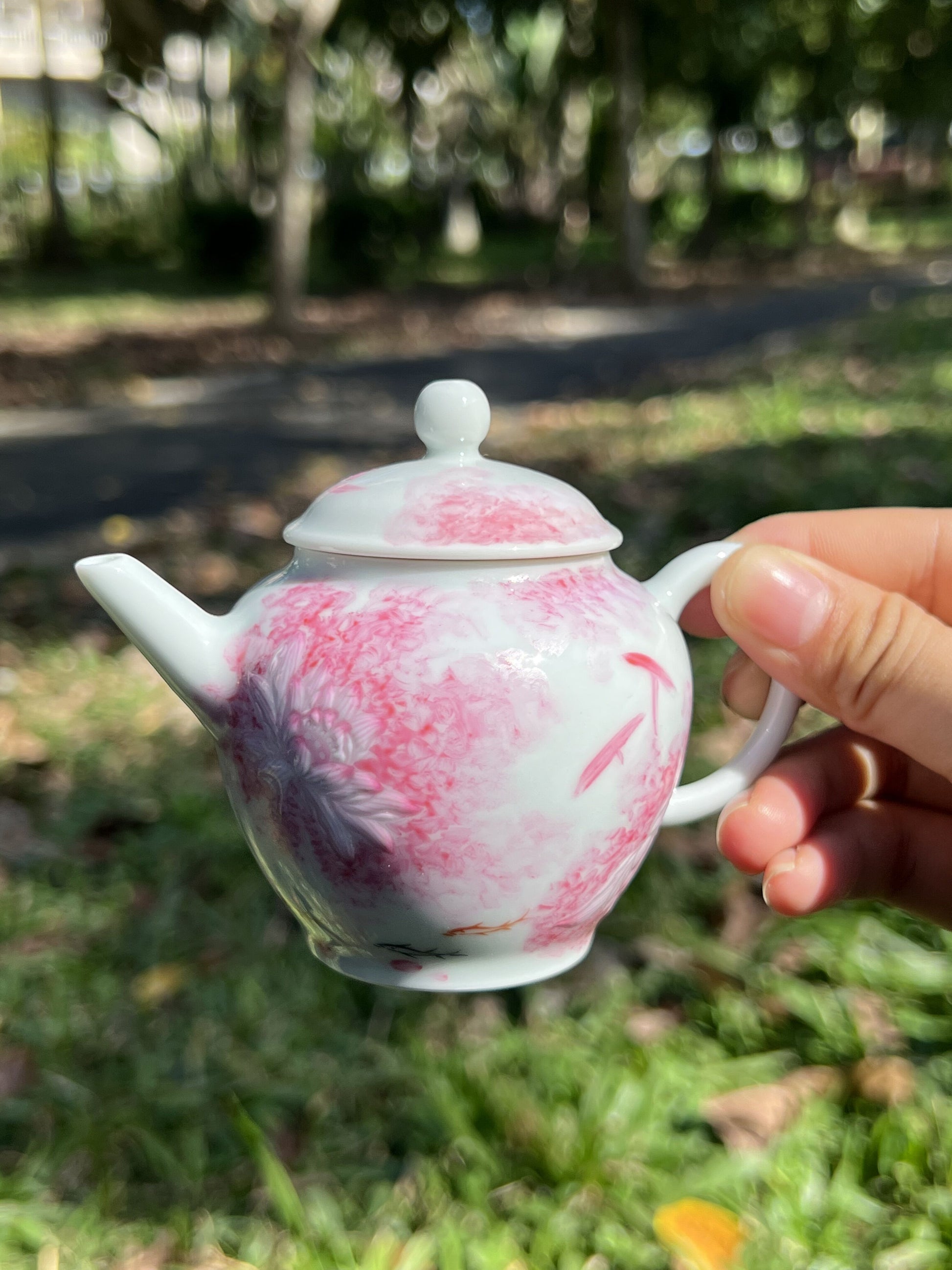 this is a Chinese Jingdezhen pastel porcelain flower teapot.this is a ceramic teapot