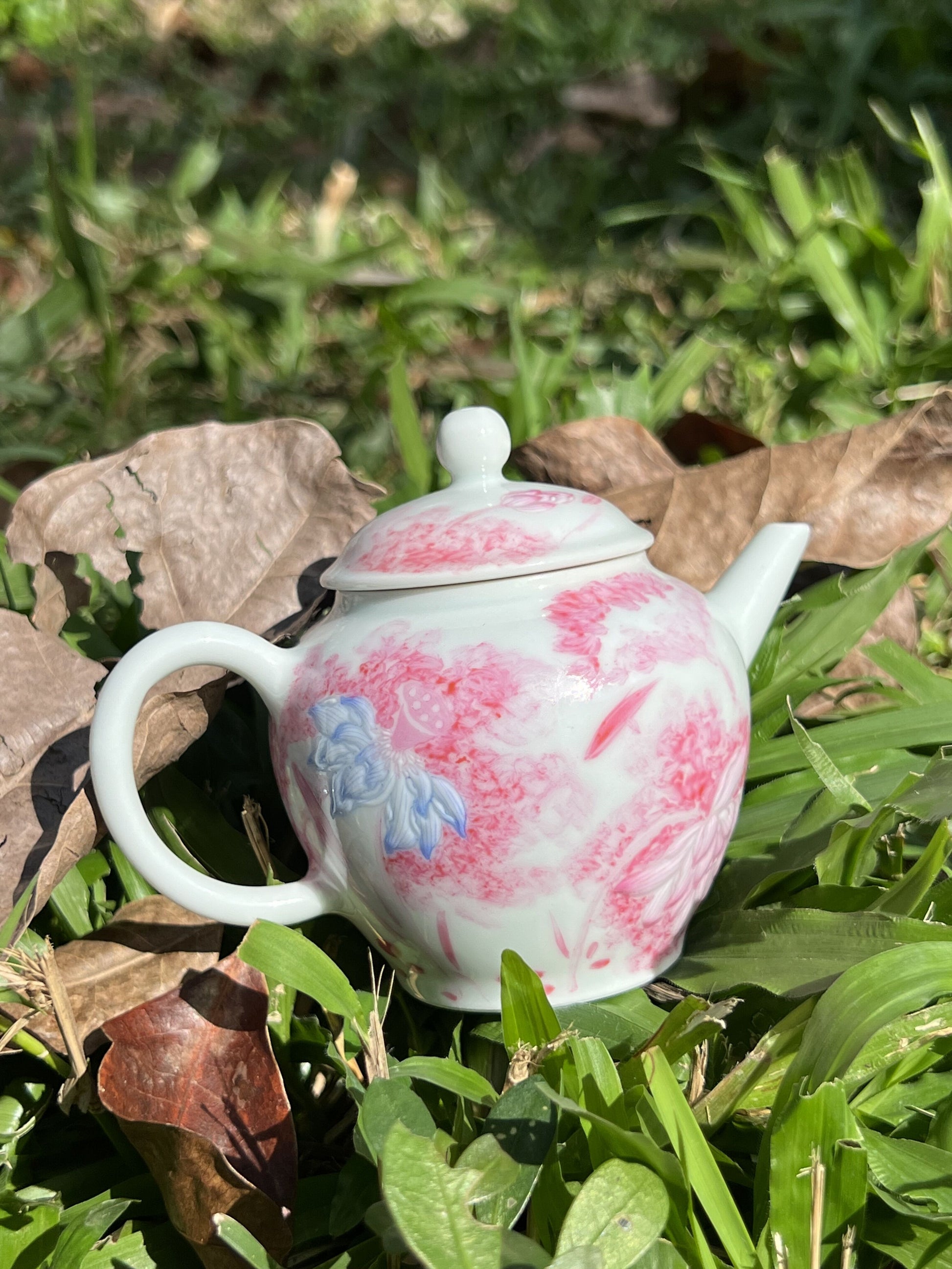 this is a Chinese Jingdezhen pastel porcelain flower teapot.this is a ceramic teapot