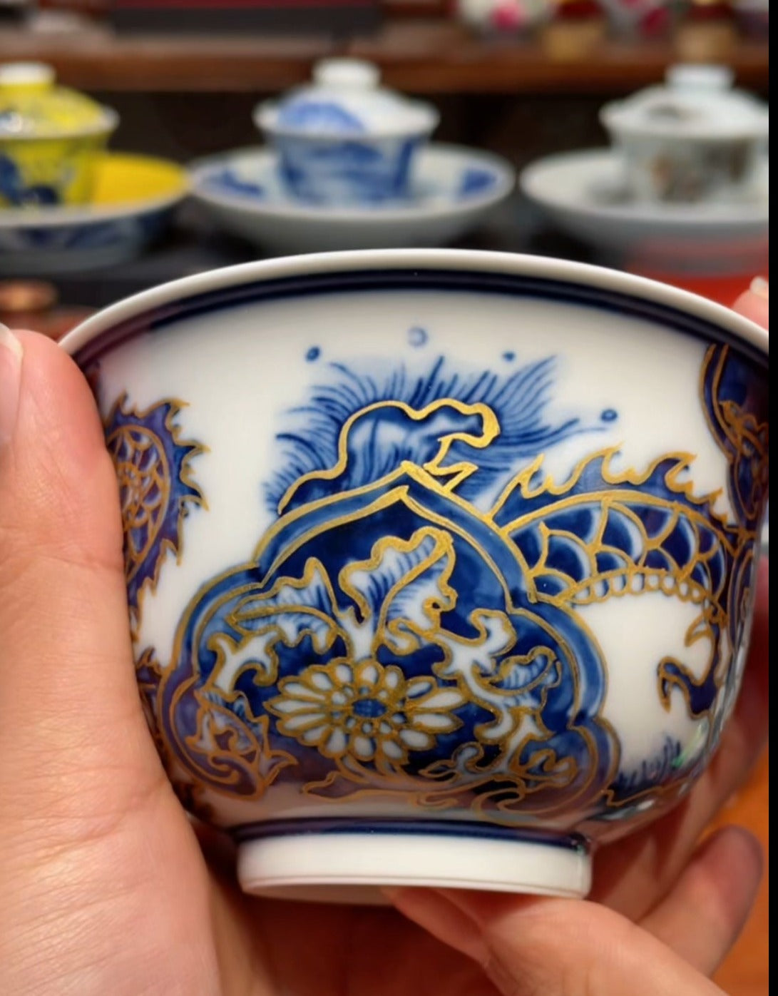 This is a Chinese Jingdezhen blue and white porcelain dragon teapot gaiwan