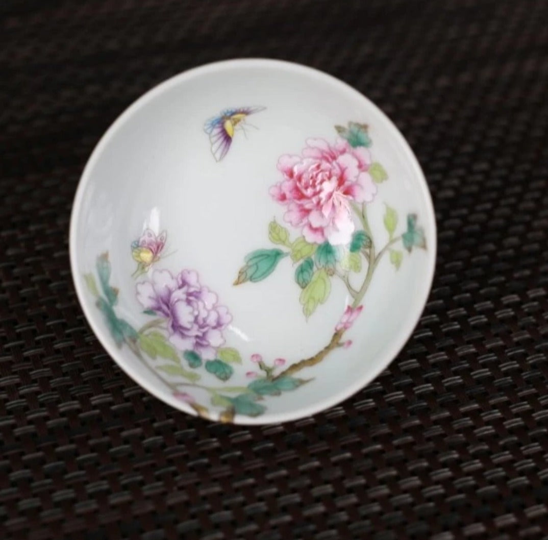 This is a Chinese Jingdezhen ceramic teacup