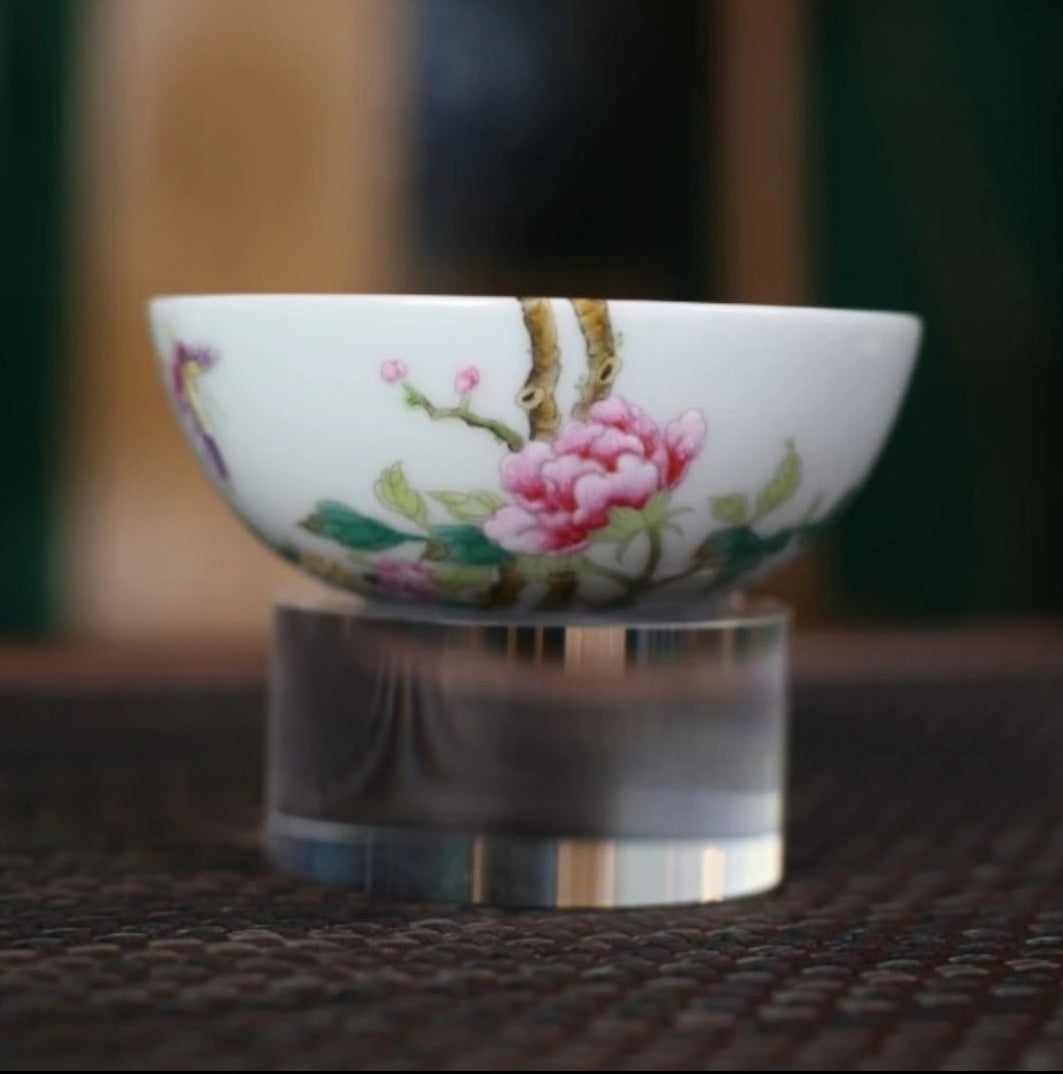 This is a Chinese Jingdezhen ceramic teacup