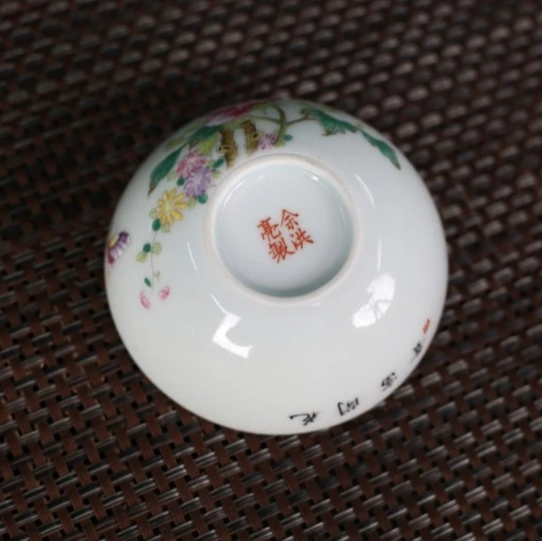 This is a Chinese Jingdezhen ceramic teacup