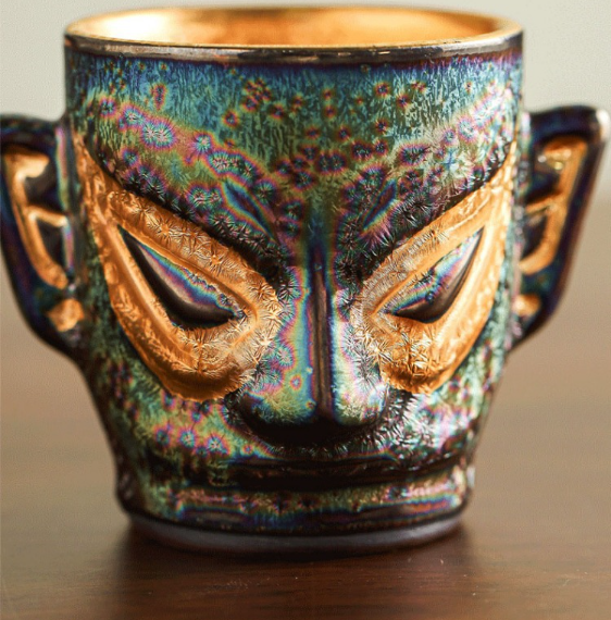 This is a gilded gold Sanxingdui teacup. this is a pottery teacup