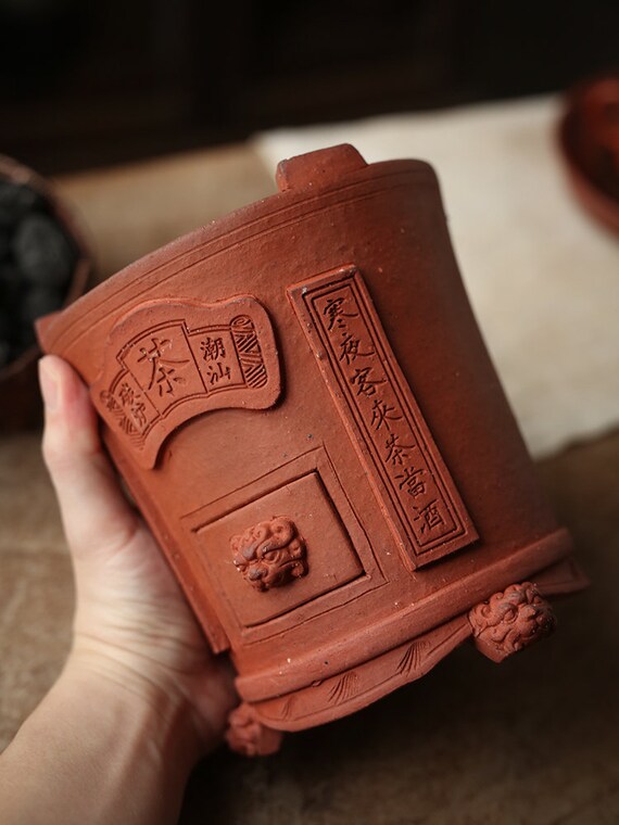 This is an electric charcoal stove. this is a chaozhou clay pottery stove 