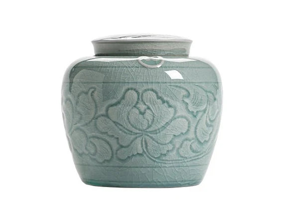 This is a ceramic tea jar.this is a blue tea canister