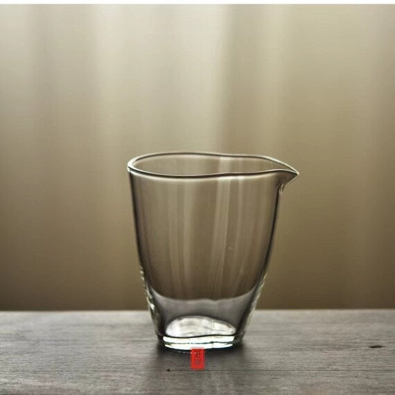 This is a transparent glass faircup gongdaobei