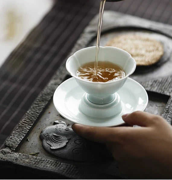 This is a ceramic teacup.this is wood ash glaze teacup