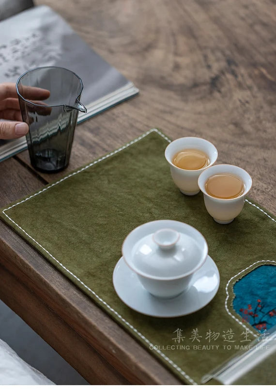 This is a persimmon-dyed tea mat table cloth