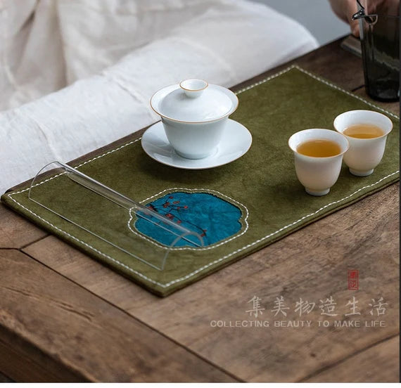 This is a persimmon-dyed tea mat table cloth