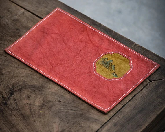 This is a persimmon-dyed tea mat table cloth