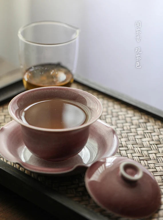 This is a ceramic teapot.this is a ceramic gaiwan