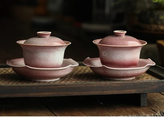 This is a ceramic teapot.this is a ceramic gaiwan