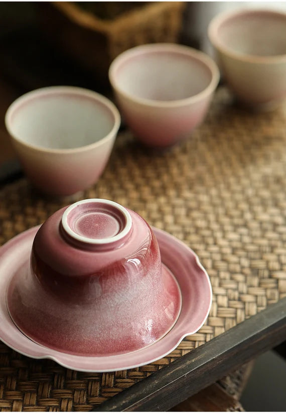 This is a ceramic teapot.this is a ceramic gaiwan