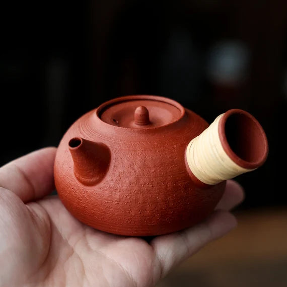 This is a Chaozhou side handle teapot.this is Chaozhou red clay zhuni teapot